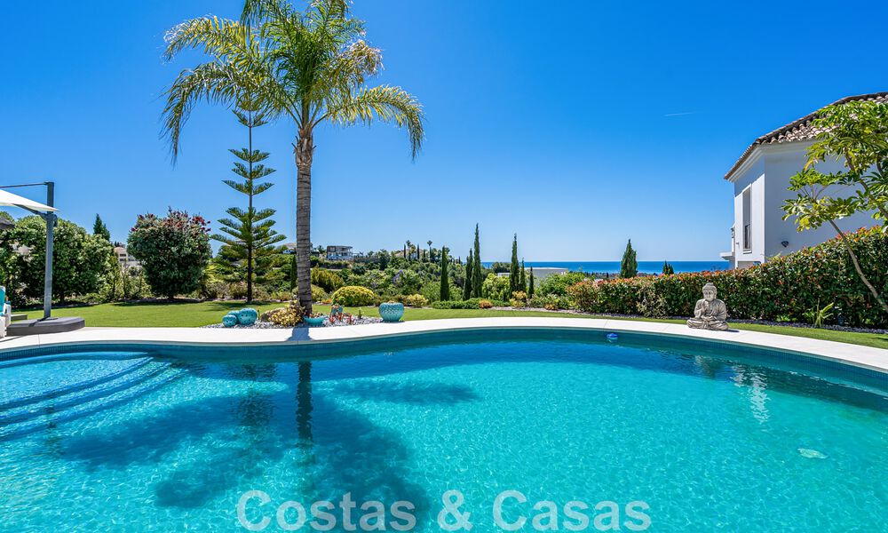 Karaktervolle villa te koop in een eigentijdse Andalusische architectuur, omgeven door golfbanen in een 5 sterren golf resort in Marbella - Benahavis 44889