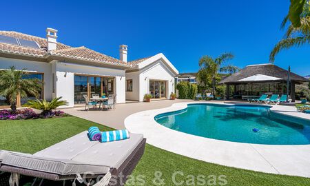 Karaktervolle villa te koop in een eigentijdse Andalusische architectuur, omgeven door golfbanen in een 5 sterren golf resort in Marbella - Benahavis 44890