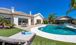 Karaktervolle villa te koop in een eigentijdse Andalusische architectuur, omgeven door golfbanen in een 5 sterren golf resort in Marbella - Benahavis 44890 