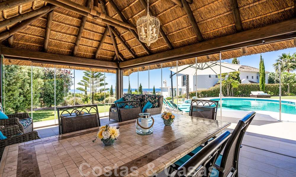 Karaktervolle villa te koop in een eigentijdse Andalusische architectuur, omgeven door golfbanen in een 5 sterren golf resort in Marbella - Benahavis 44891