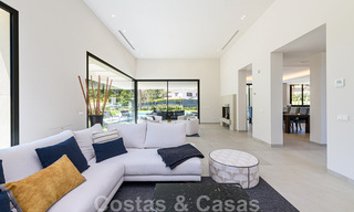 Eigentijdse, luxueuze villa te koop dicht bij alle voorzieningen in een zeer gewilde woongemeenschap op de Golden Mile van Marbella 44844 