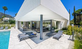 Eigentijdse, luxueuze villa te koop dicht bij alle voorzieningen in een zeer gewilde woongemeenschap op de Golden Mile van Marbella 44858 