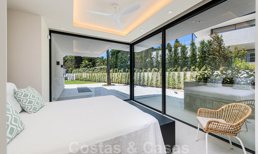 Eigentijdse, luxueuze villa te koop dicht bij alle voorzieningen in een zeer gewilde woongemeenschap op de Golden Mile van Marbella 44865