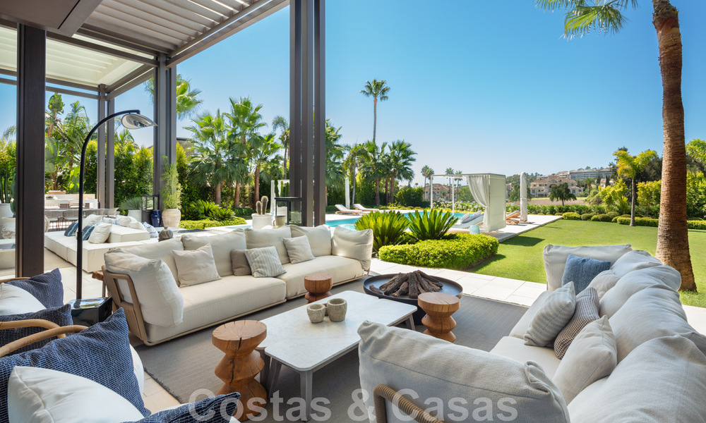 Exclusieve, prestigieuze designervilla te koop, gelegen eerstelijns golf in het hartje van Nueva Andalucia in Marbella 44807