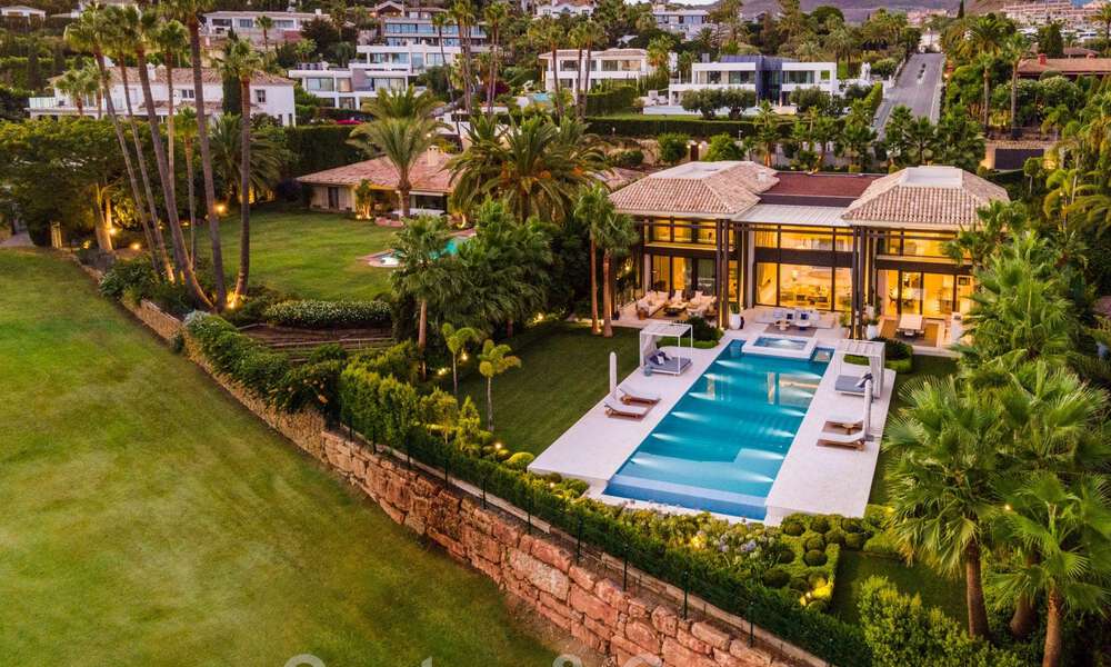 Exclusieve, prestigieuze designervilla te koop, gelegen eerstelijns golf in het hartje van Nueva Andalucia in Marbella 44815