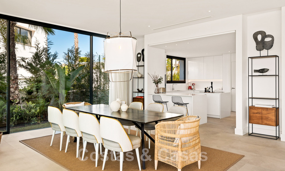 Instapklare, moderne villa te koop, eerstelijnsgolf met een prachtig zeezicht in Oost-Marbella 44978