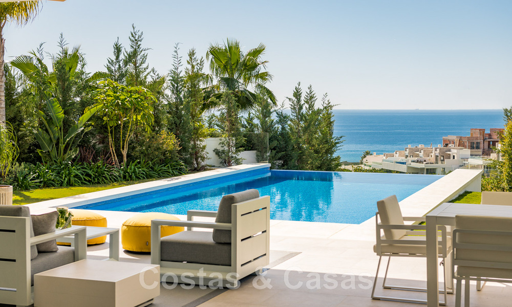 Instapklare, moderne villa te koop, eerstelijnsgolf met een prachtig zeezicht in Oost-Marbella 44984