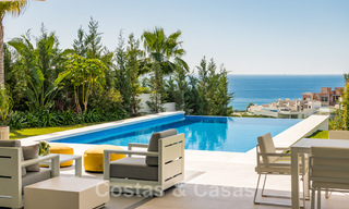 Instapklare, moderne villa te koop, eerstelijnsgolf met een prachtig zeezicht in Oost-Marbella 44984 