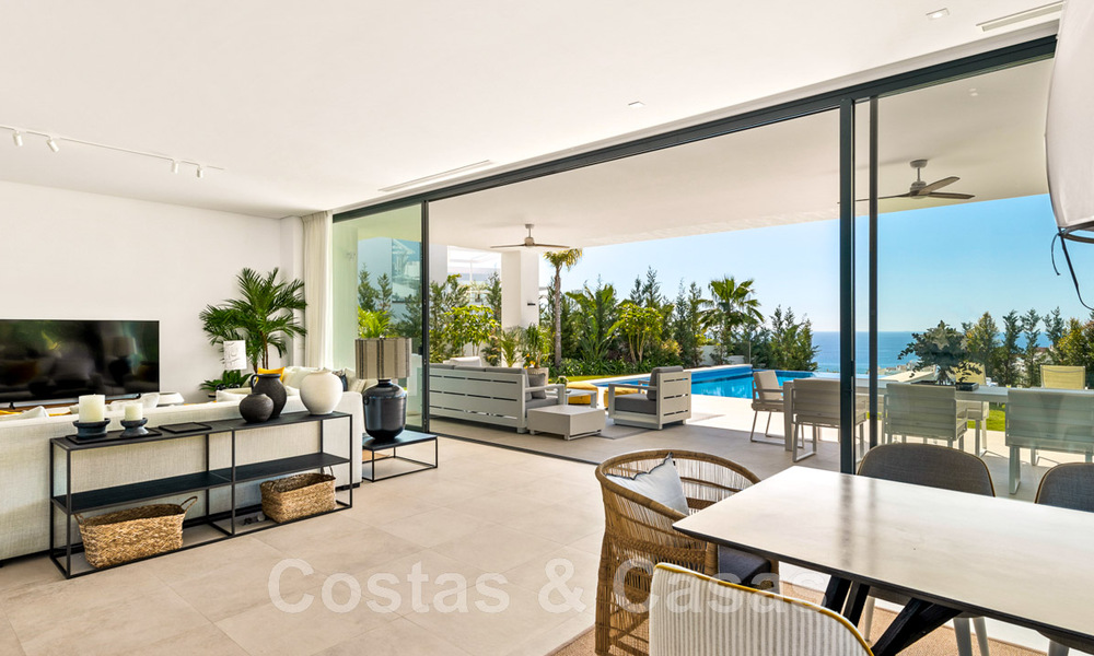 Instapklare, moderne villa te koop, eerstelijnsgolf met een prachtig zeezicht in Oost-Marbella 44985