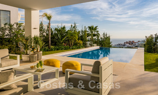 Instapklare, moderne villa te koop, eerstelijnsgolf met een prachtig zeezicht in Oost-Marbella 44986 