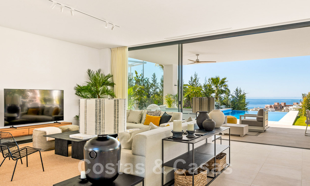 Instapklare, moderne villa te koop, eerstelijnsgolf met een prachtig zeezicht in Oost-Marbella 44987