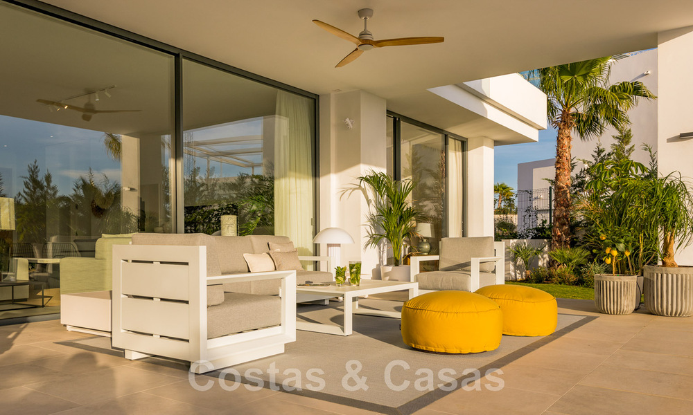Instapklare, moderne villa te koop, eerstelijnsgolf met een prachtig zeezicht in Oost-Marbella 44988