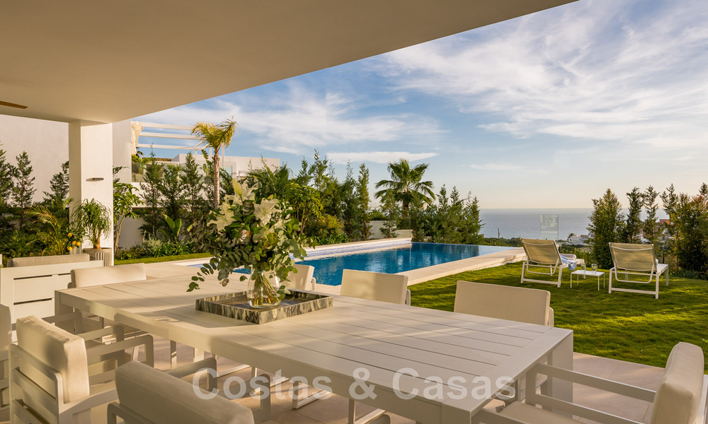 Instapklare, moderne villa te koop, eerstelijnsgolf met een prachtig zeezicht in Oost-Marbella 44989