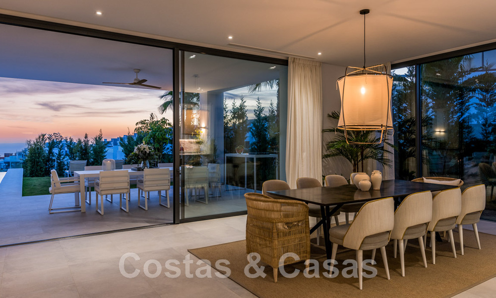 Instapklare, moderne villa te koop, eerstelijnsgolf met een prachtig zeezicht in Oost-Marbella 44996