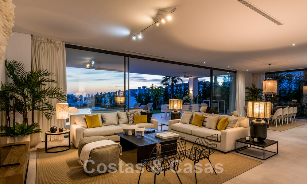 Instapklare, moderne villa te koop, eerstelijnsgolf met een prachtig zeezicht in Oost-Marbella 44998