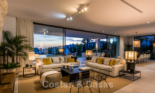 Instapklare, moderne villa te koop, eerstelijnsgolf met een prachtig zeezicht in Oost-Marbella 44998 