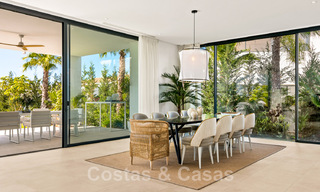 Instapklare, moderne villa te koop, eerstelijnsgolf met een prachtig zeezicht in Oost-Marbella 45006 