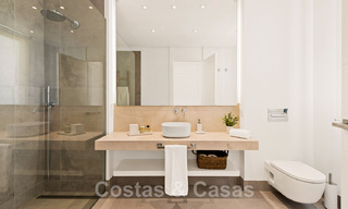 Instapklare, moderne villa te koop, eerstelijnsgolf met een prachtig zeezicht in Oost-Marbella 45009 