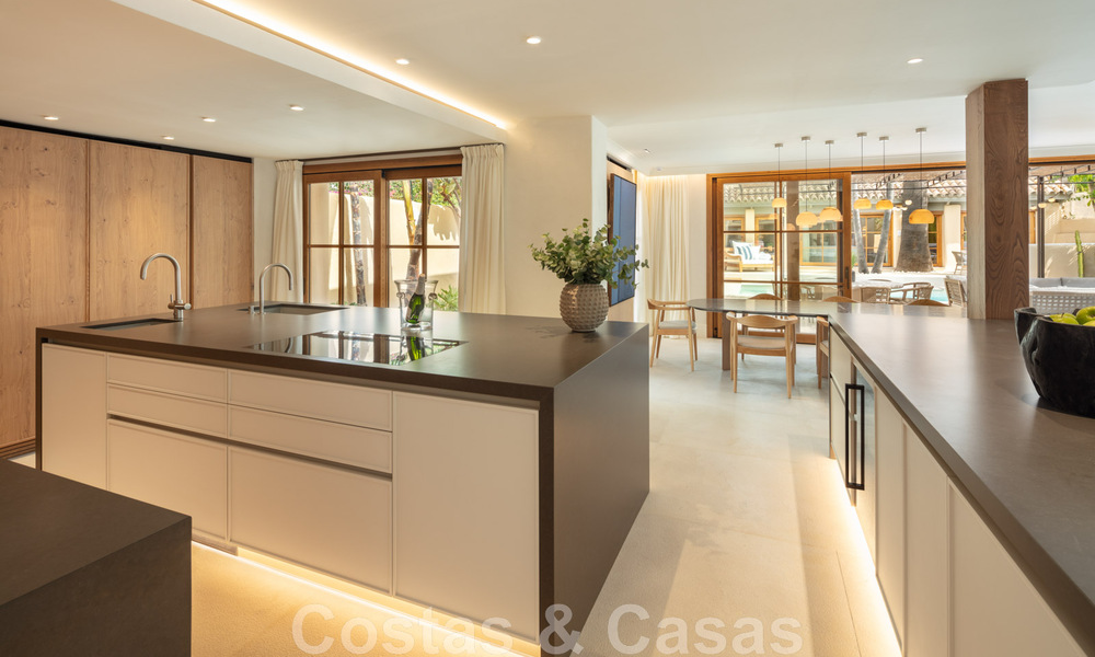 Andalusische, modernistische villa te koop met panoramisch uitzicht, beachside, op de Golden Mile van Marbella 44913