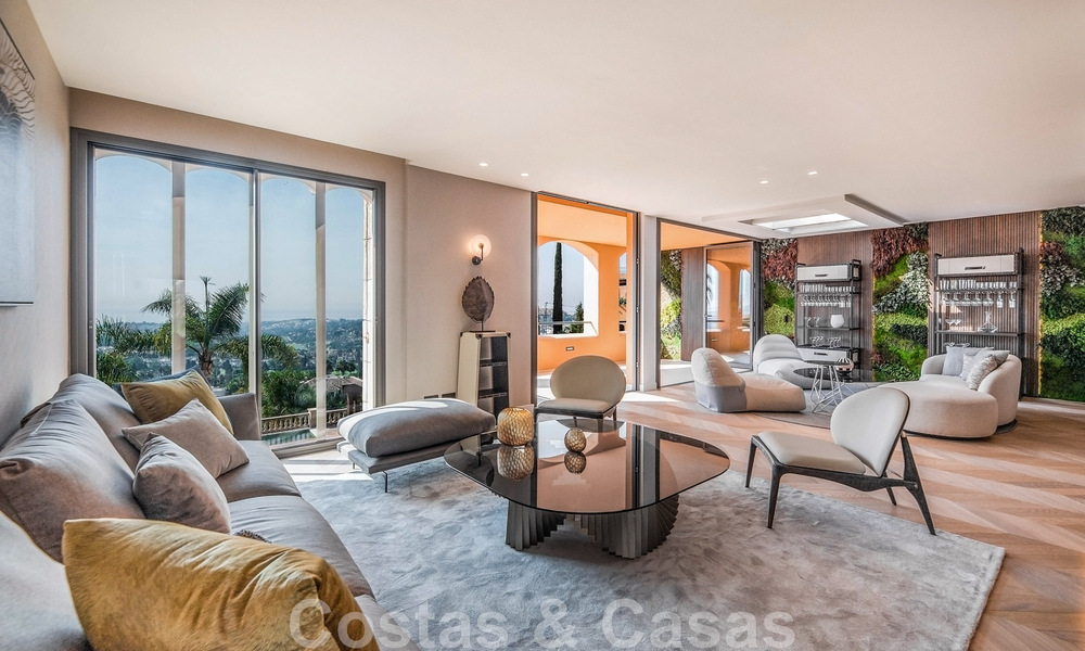 Modern gerenoveerd duplex penthouse, met panoramisch zeezicht in een 24u beveiligd complex in Nueva Andalucia, Marbella 45352