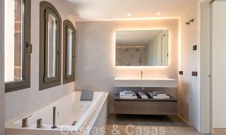 Modern gerenoveerd duplex penthouse, met panoramisch zeezicht in een 24u beveiligd complex in Nueva Andalucia, Marbella 45355 
