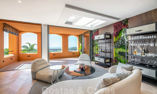 Modern gerenoveerd duplex penthouse, met panoramisch zeezicht in een 24u beveiligd complex in Nueva Andalucia, Marbella 45358 