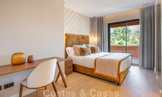 Modern gerenoveerd duplex penthouse, met panoramisch zeezicht in een 24u beveiligd complex in Nueva Andalucia, Marbella 45363 