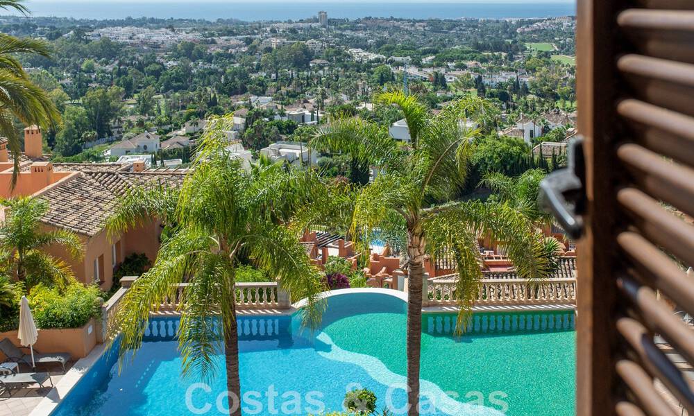 Modern gerenoveerd duplex penthouse, met panoramisch zeezicht in een 24u beveiligd complex in Nueva Andalucia, Marbella 45364