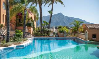 Modern gerenoveerd duplex penthouse, met panoramisch zeezicht in een 24u beveiligd complex in Nueva Andalucia, Marbella 45366 