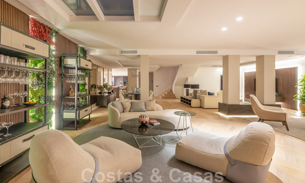 Modern gerenoveerd duplex penthouse, met panoramisch zeezicht in een 24u beveiligd complex in Nueva Andalucia, Marbella 45369
