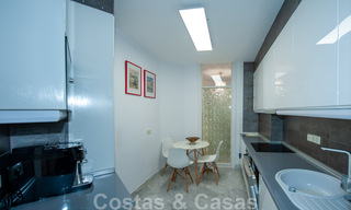 Riant appartement te koop met een ruim terras en privézwembad, tweedelijns strand in Marbella centrum 44934 