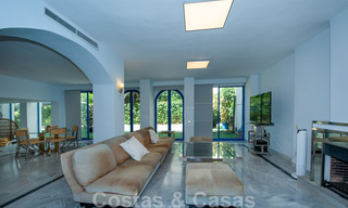 Riant appartement te koop met een ruim terras en privézwembad, tweedelijns strand in Marbella centrum 44936 