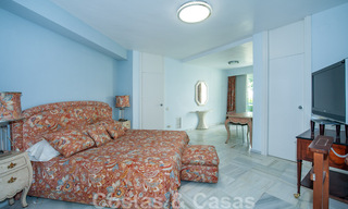 Riant appartement te koop met een ruim terras en privézwembad, tweedelijns strand in Marbella centrum 44940 