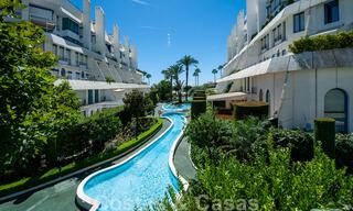 Riant appartement te koop met een ruim terras en privézwembad, tweedelijns strand in Marbella centrum 44947 