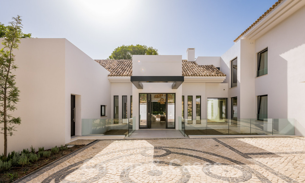 Spaanse designervilla te koop, op een steenworp van de golfbaan in Marbella - Benahavis 45498