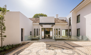 Spaanse designervilla te koop, op een steenworp van de golfbaan in Marbella - Benahavis 45498 