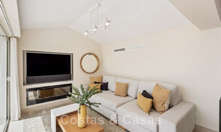 Eigentijdse, volledig gerenoveerde villa te koop, met open zeezicht gelegen in een strandurbanisatie van Estepona 45019 