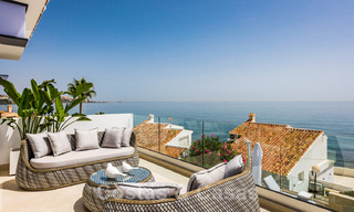 Eigentijdse, volledig gerenoveerde villa te koop, met open zeezicht gelegen in een strandurbanisatie van Estepona 45033 