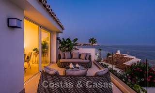 Eigentijdse, volledig gerenoveerde villa te koop, met open zeezicht gelegen in een strandurbanisatie van Estepona 45034 