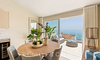 Eigentijdse, volledig gerenoveerde villa te koop, met open zeezicht gelegen in een strandurbanisatie van Estepona 45041 