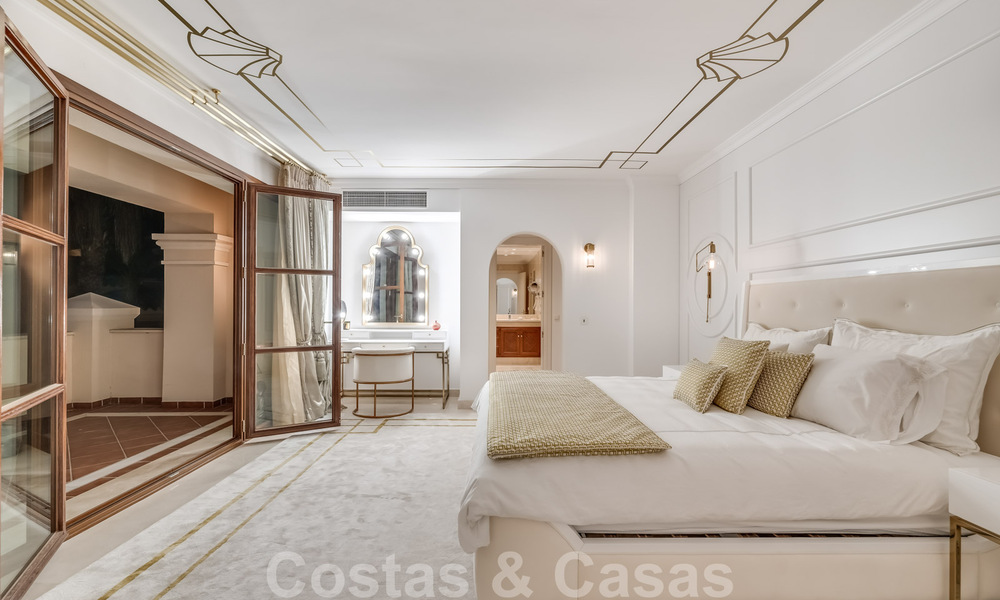 Ruime luxevilla te koop, in Andalusische stijl gesitueerd op een hoge positie in Nueva Andalucia, Marbella 45073