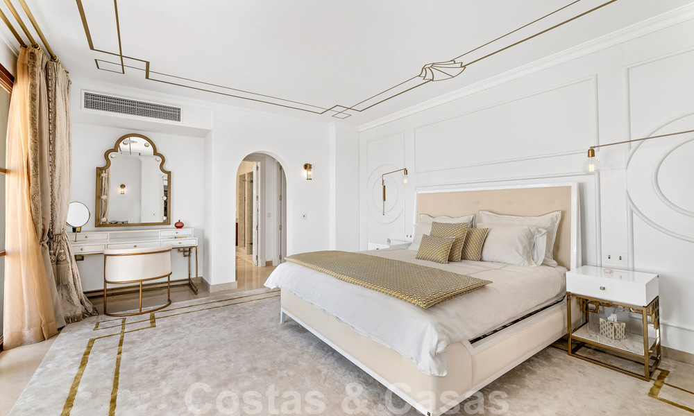 Ruime luxevilla te koop, in Andalusische stijl gesitueerd op een hoge positie in Nueva Andalucia, Marbella 45083
