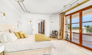 Ruime luxevilla te koop, in Andalusische stijl gesitueerd op een hoge positie in Nueva Andalucia, Marbella 45084 