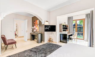 Ruime luxevilla te koop, in Andalusische stijl gesitueerd op een hoge positie in Nueva Andalucia, Marbella 45092 