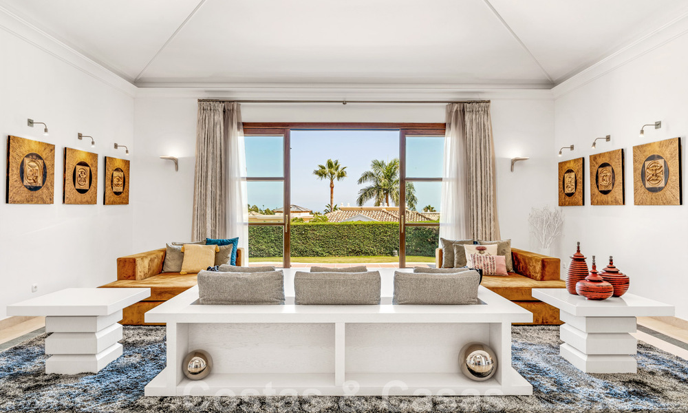Ruime luxevilla te koop, in Andalusische stijl gesitueerd op een hoge positie in Nueva Andalucia, Marbella 45106