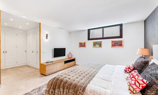 Ruime luxevilla te koop, in Andalusische stijl gesitueerd op een hoge positie in Nueva Andalucia, Marbella 45110 