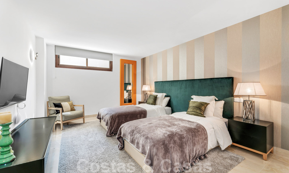 Ruime luxevilla te koop, in Andalusische stijl gesitueerd op een hoge positie in Nueva Andalucia, Marbella 45112