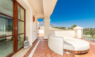 Ruime luxevilla te koop, in Andalusische stijl gesitueerd op een hoge positie in Nueva Andalucia, Marbella 45119 