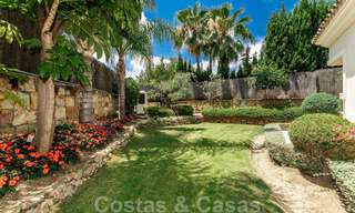 Ruime luxevilla te koop, in Andalusische stijl gesitueerd op een hoge positie in Nueva Andalucia, Marbella 45122 