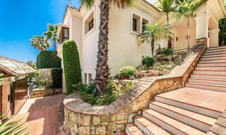 Ruime luxevilla te koop, in Andalusische stijl gesitueerd op een hoge positie in Nueva Andalucia, Marbella 45124 